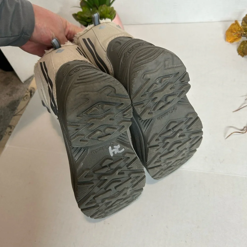 Columbia Cream and Gray Winter Boots